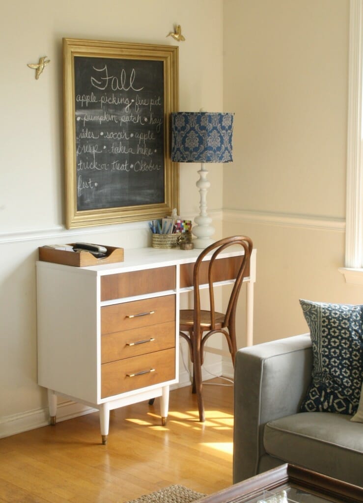 #EclecticallyFall midcentury desk nook with fall chalkboard