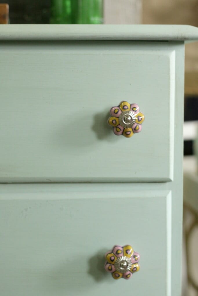 Sweet Mint Dresser details