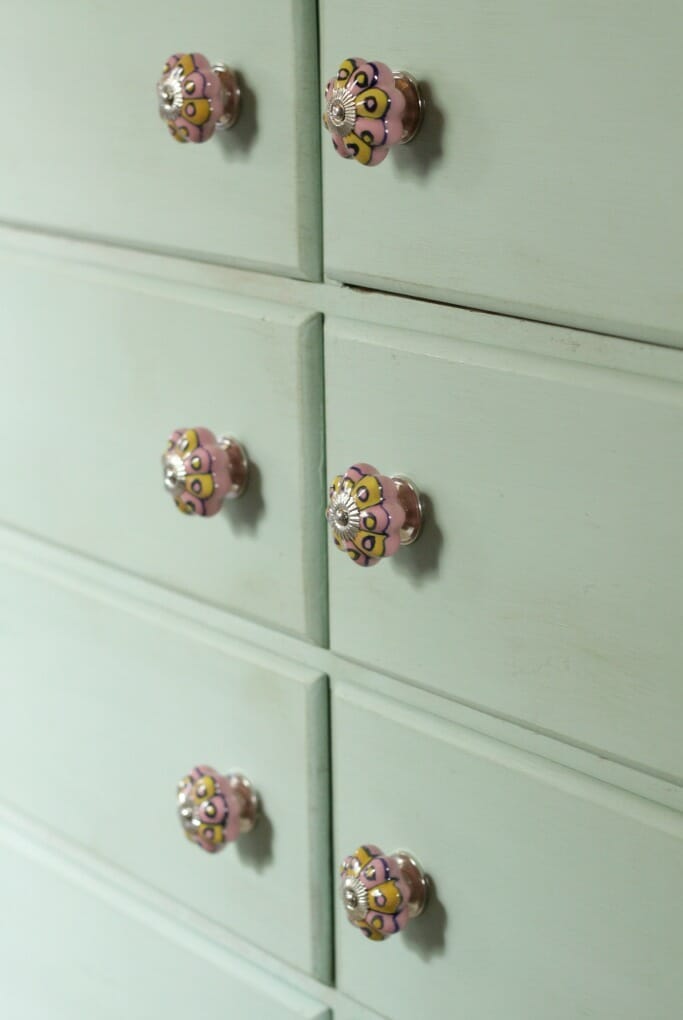 Sweet Mint Dresser Details