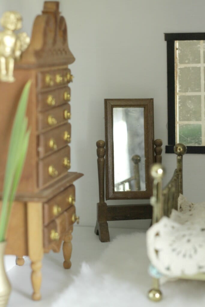 Dollhouse Bedroom Cheval Mirror