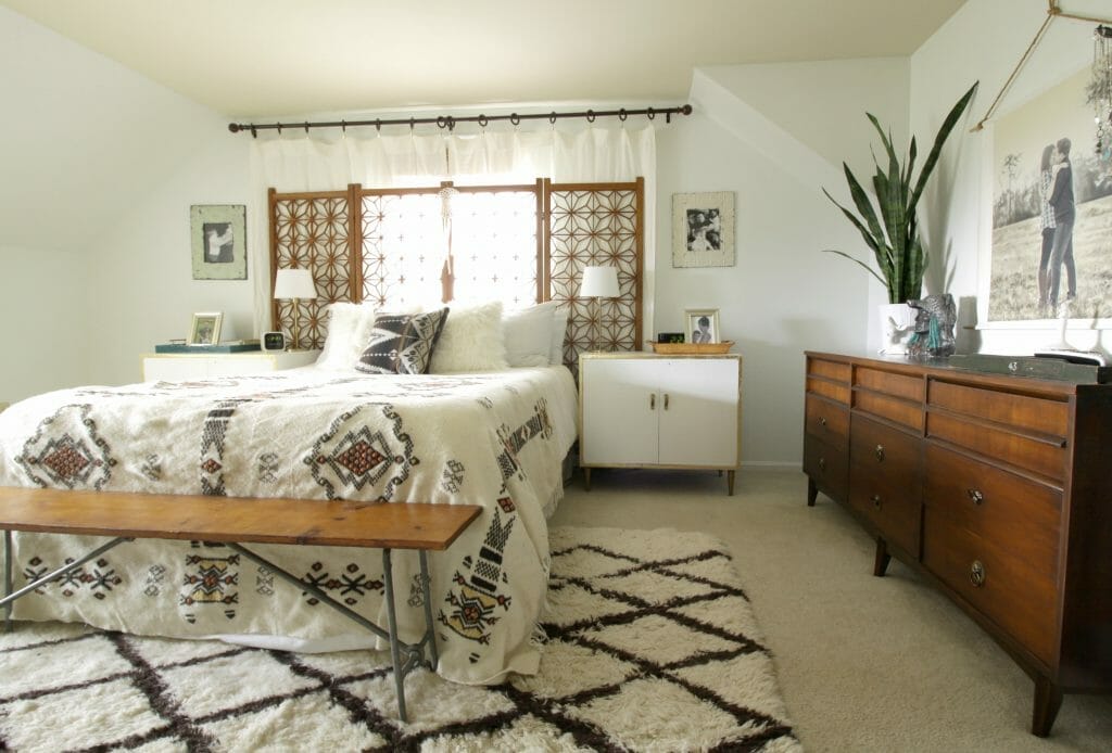 eclectic-vintage-boho-bedroom-white-wood