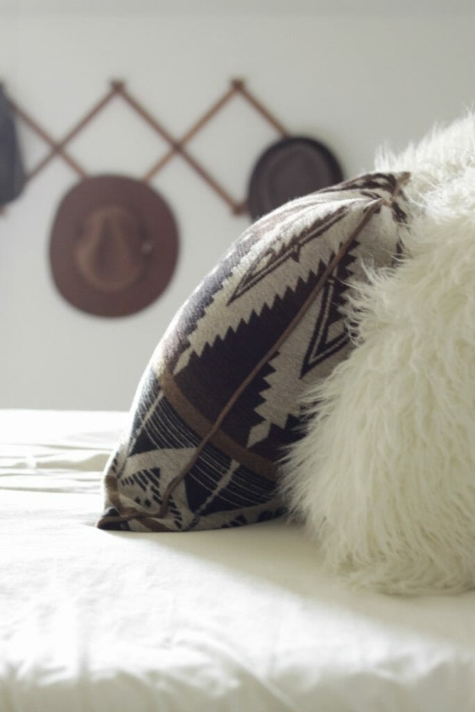 kilim-pillow-fur-pillow-hat-rack-fall-bedroom