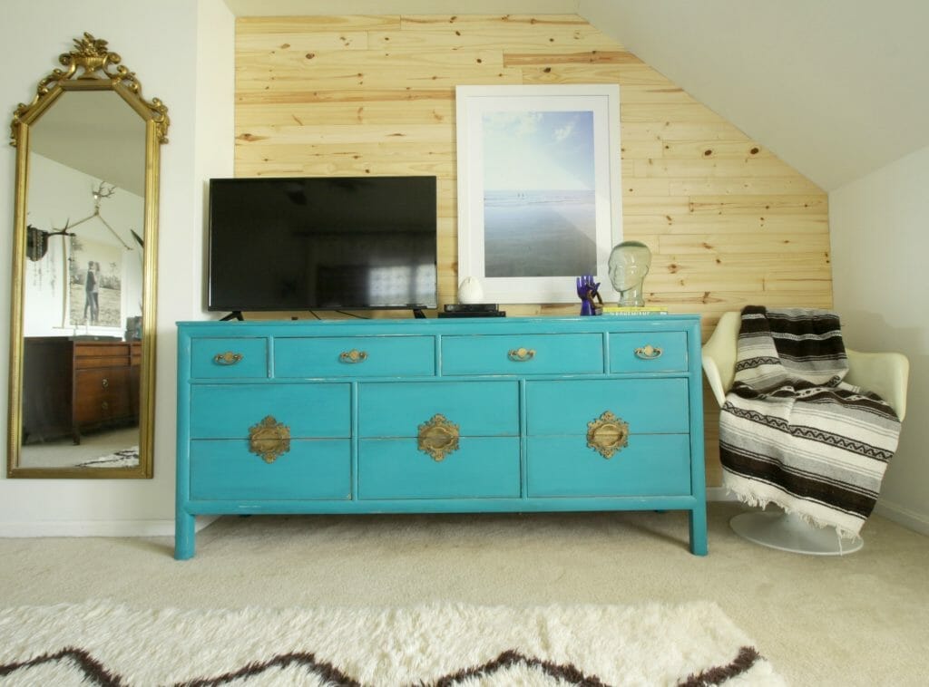 turquoise-dresser-diy-natural-planked-shiplap-wall