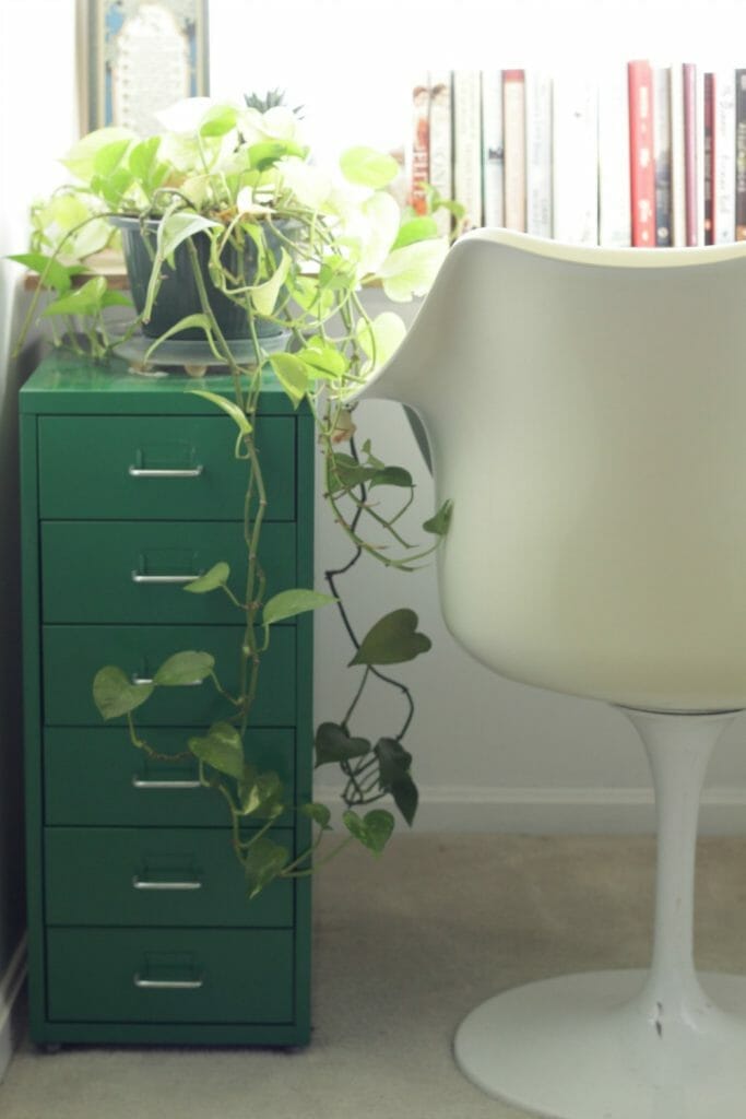 vintage-tulip-chair-in-dormer-desk-nook
