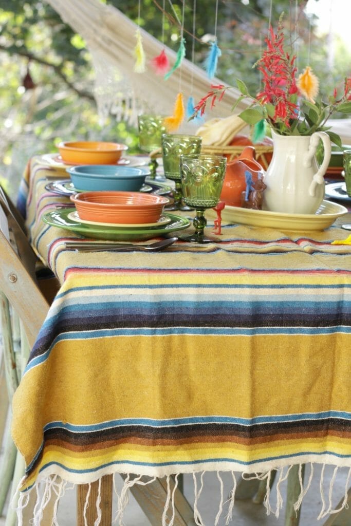 serape-tablecloth-colorful-tablescape