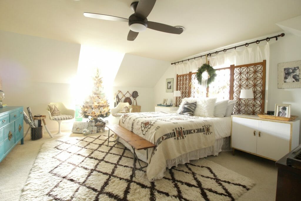 modern-bohemian-christmas-bedroom