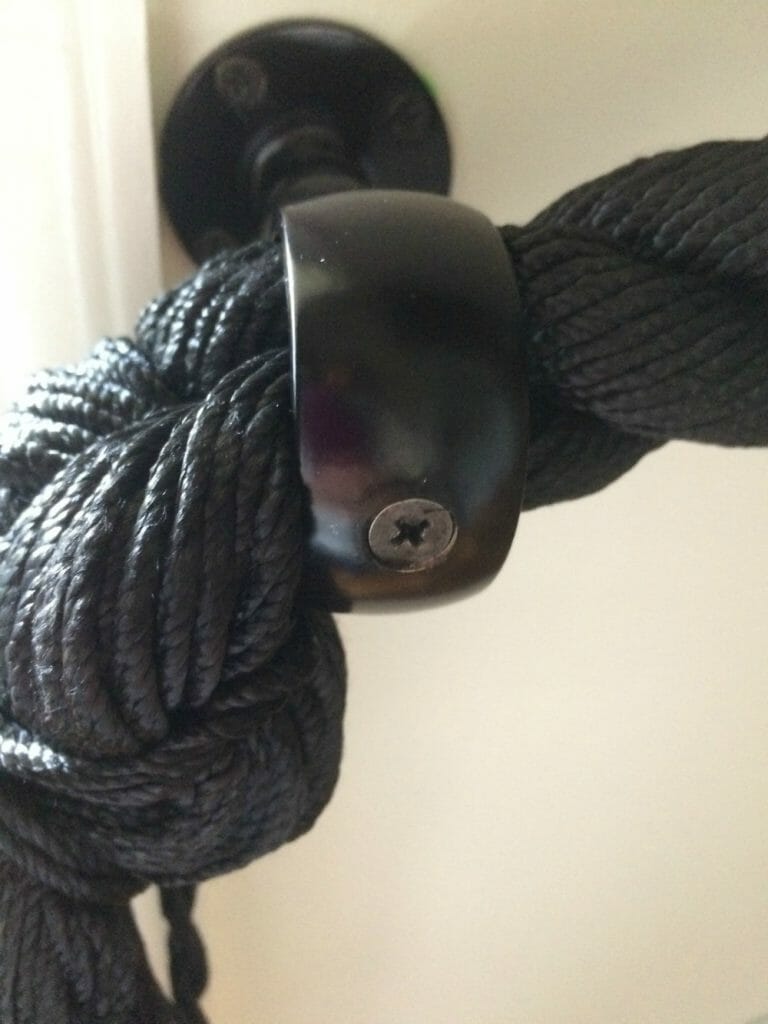 Center screw in rope railing bracket