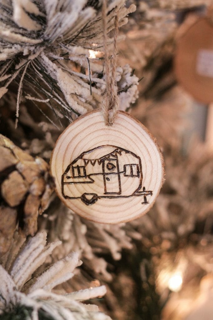 Vintage Camper Wood Slice ornament DIY
