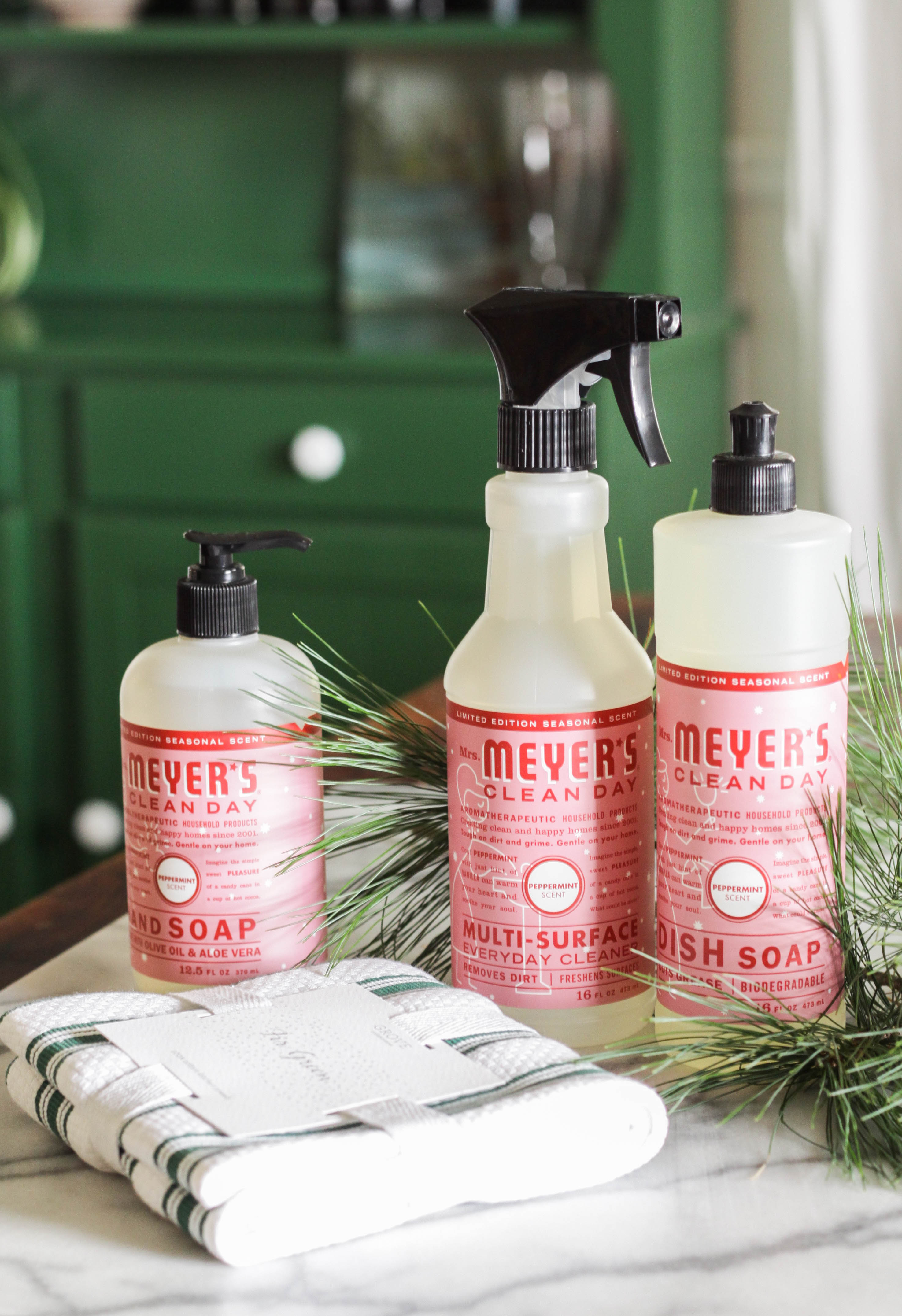 Holiday Cleaning Prep & Hostess Gift Idea: Free Mrs. Meyer's