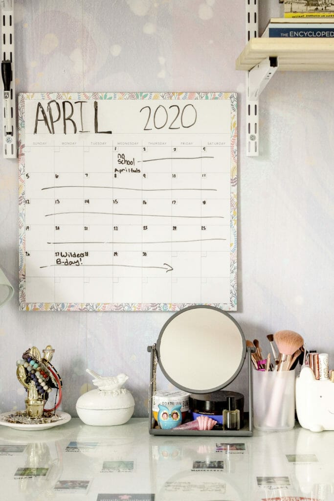 Teen desk calendar organization
