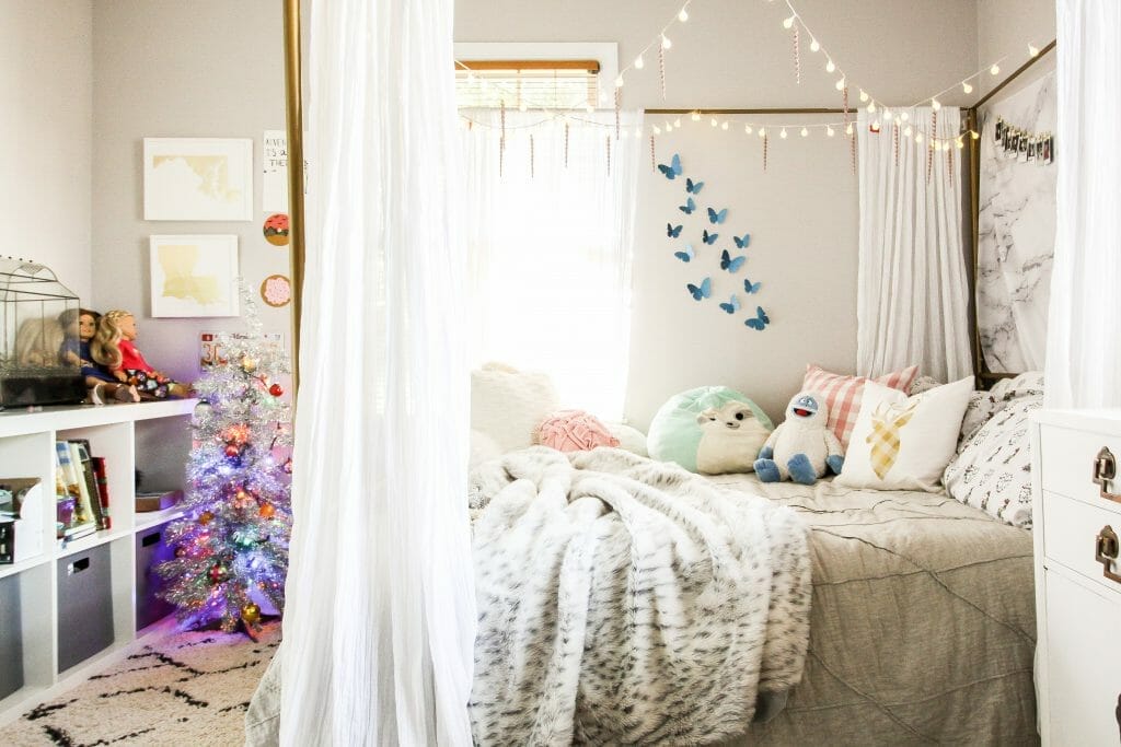 teen girl bedroom at christmas