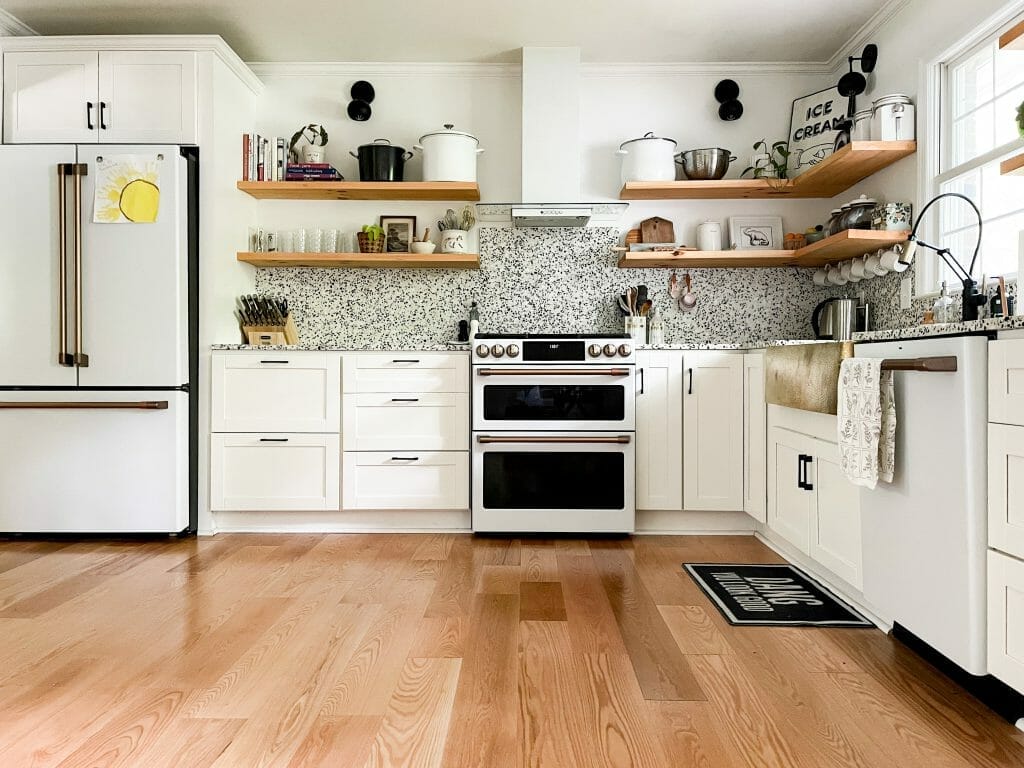 White and gold modern kitchen